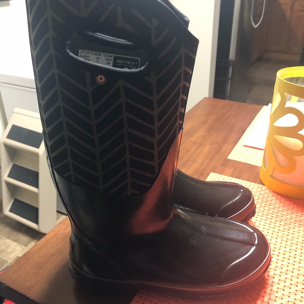 Bogs size 7 women’s. New never worn